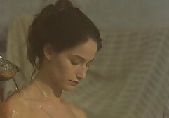 La mujer gorda yacía boca abajo, luego se puso el pelo alemanas follando negro.