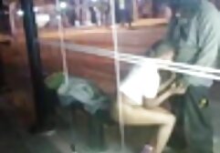 Los niños se intercalan entre el coño y la boca alemanasxxx juntos.