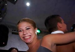 La chica porno alemanas maduras más caliente le encanta orinar.