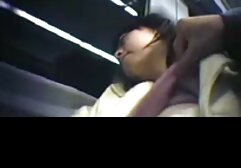 Hermosa chica se acaricia a sí misma, la cola al alemanas follando gratis mismo tiempo huele, besa los talones