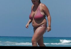 Crecer con su coño mientras él videos orgias alemanas toma una Ducha en el baño.