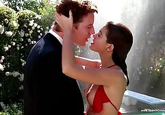 Suave alemanas maduras follando mamá tetas se pegan en el coño en la cocina.