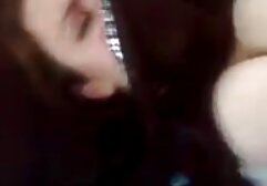 Papá gordo frota la gran polla de su hija mientras mamá trabaja. petardas alemanas