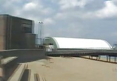 Los atletas vertieron la cara de Sheila de pornografia alemana una Honda en el Suelo.