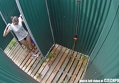 Japonés escupe alemanas maduras follando semen en la vagina.