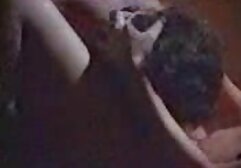 El padre desnuda a su hija y ofrece videos swinger alemanes sexo.