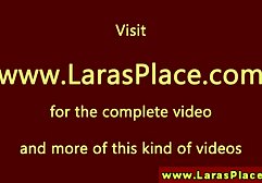 Ella golpeó alemanas maduras peludas a un estudiante y luego se quedó sin su padre.