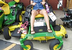 Chica se sienta en el baño, marco pornos alemanas todo debajo de la polla