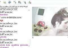 Un amigo en mujeres alemanas porno la misma habitación, su camisa rasgada de un gran pecho.