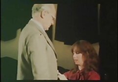 Grupo de hombres persiguiendo a una mujer, Mujer en la porn alemana calle