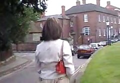 Rubia engrasa su culo viejas alemanas follando con crema.